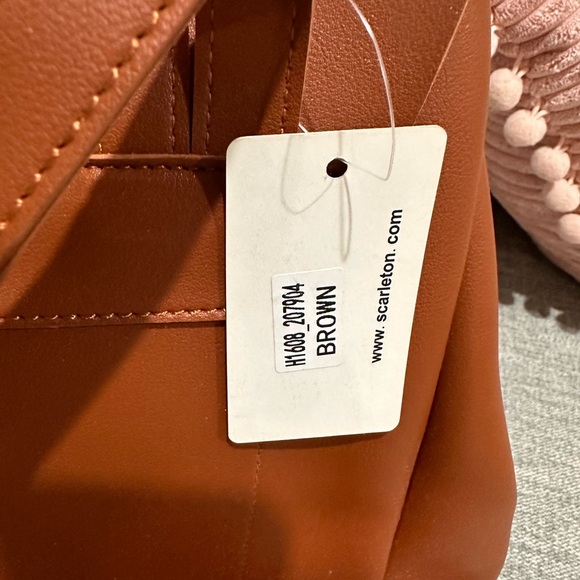 Leather backpack tags still on - Picture 3 of 6